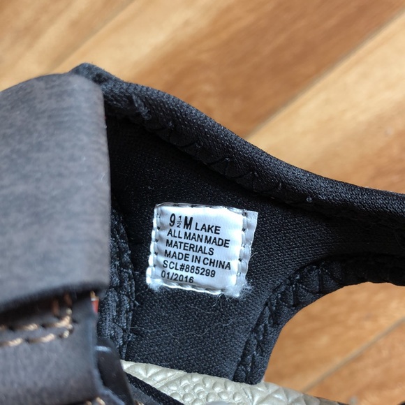 NWOT brown unisex toddler sandals. - Picture 5 of 6